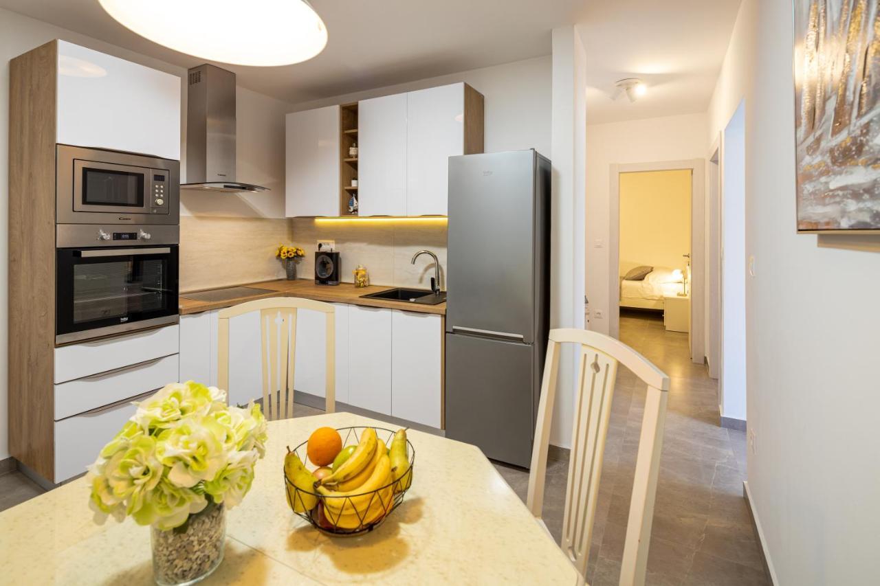 Apartment Navika Омиш Экстерьер фото